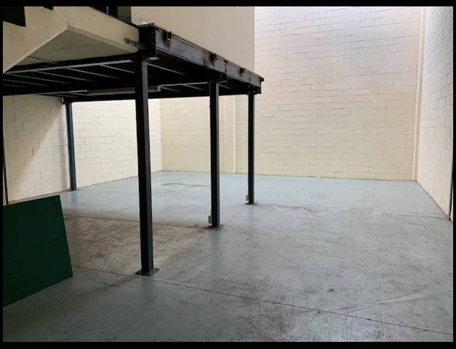 164M² WAREHOUSE TO LET IN SPRINGFIELD